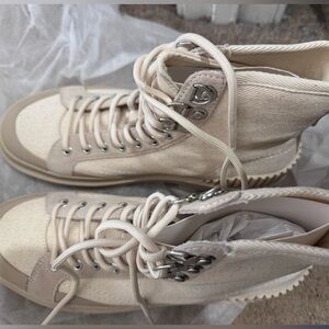 NEVER BEEN WORN ZARA CREME LACE UP BOOTS Size 41/10